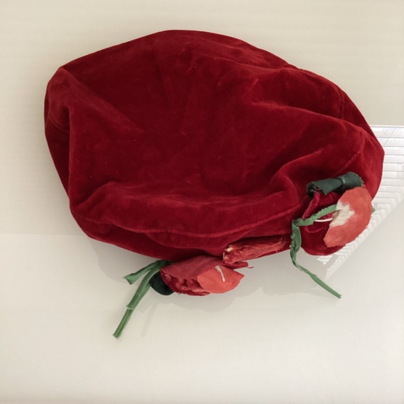 i Pinco Pallino Vintage Red velvet Floral EmbellishementBarrete Hat Girls